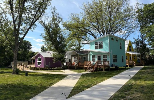 Cape Girardeau Resort | Vibrant Tiny Home Retreat on Creek & Fire Pit