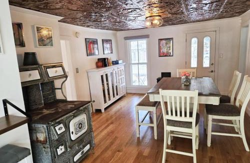 Historic District House | Victorian Dream! Charming Mountain View Home by Downtown
