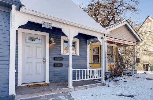 Central Colorado Springs Apartment | Victorian Duplex Utility Kitchen Walk to DT