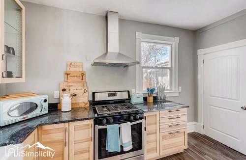 Central Colorado Springs Apartment | Victorian Duplex Renewed Interiors Walk to DT