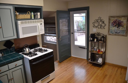 Central Colorado Springs Apartment | Victorian Style Apt. Close To Downtown