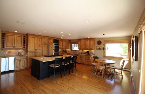 Redlands House | Views and Privacy & on the Tour of Moon Bike Loop!