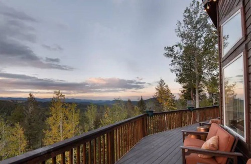 Conifer Mountain and Meadows Villa | VIEWS! Hot tub, barrel sauna, arcade, axe throwing