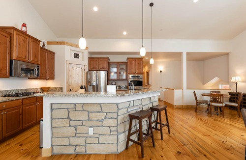 Evergreen Cabin | VIEWS! Mountain Cabin w/Saltwater HotTub/Firepit. Close to Trails/Fall leaves