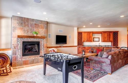 The Highlands House | Views of the 10 mile range - 7 min from the slopes in this luxurious chalet!