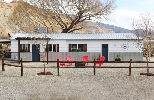 Palisade House | Vineland Bungalow
