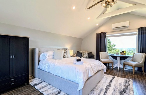 Salem House | Vineyard Cottage Barn | Eola-Amity Hills Retreat