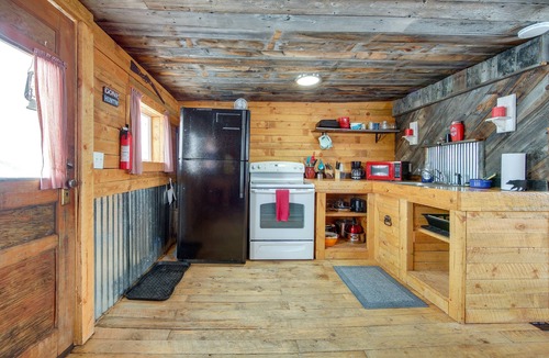 Lake Agnes Cabin | Vintage Cabin Near Steamboat with Mountain Views and Hot Tub Access