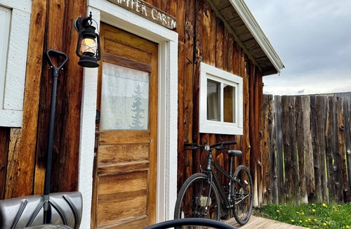 Lake Agnes Cabin | Vintage Cabin Near Steamboat with Mountain Views and Hot Tub Access