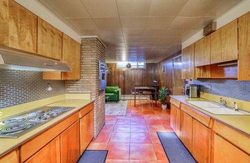 Bel Aire House | Vintage Luxury W/Spa, Huge Yard Near Red Rocks and City