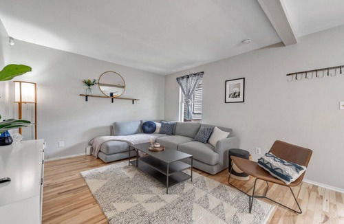 Central Boulder Apartment | Walk Downtown and to Hiking! Spacious 1 bedroom