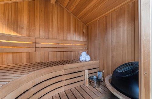 West Colfax House | Walk To Broncos Stadium Hot Tub & Rooftop