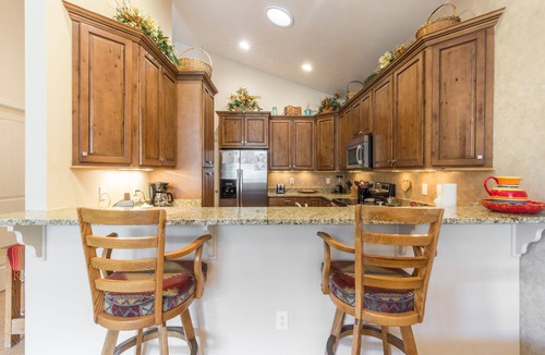 Ouray House | Walk to Downtown - Across from Ouray Hot Springs - Townhome with Balcony