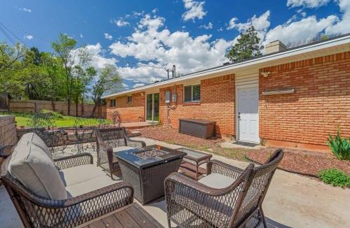 West Colorado Springs House | WALK to Garden of the Gods 3Bedroom WD AC