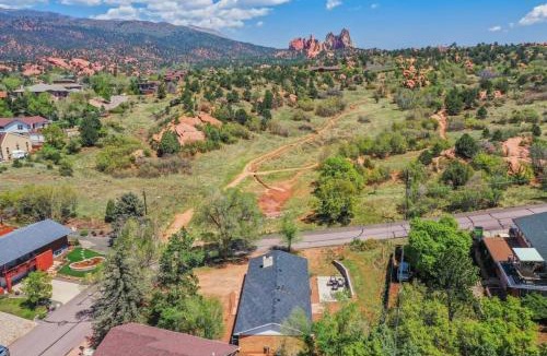 West Colorado Springs House | WALK to Garden of the Gods 3Bedroom WD AC