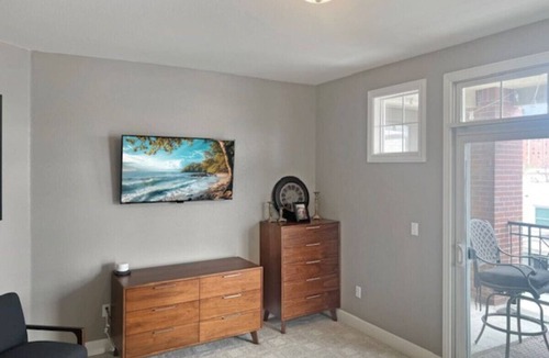 Uptown Apartment | Walk to Hospitals | Heart of DT | 30+ Day Stays