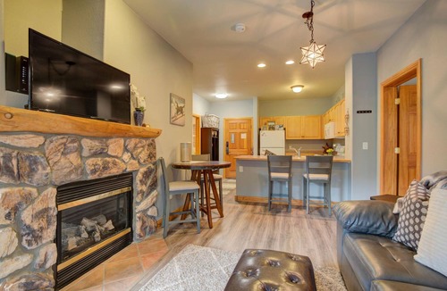 Mountain House Condo | Walk to lift. Close to Lake. Hot Tub. Pool table