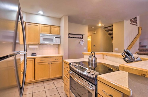 Four O'Clock House | Walk to Lifts: 'Chimney Ridge' Townhome w/Hot Tub