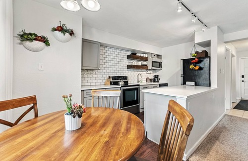Warrior's Mark Condo | Walk to Main St | Pool & Hot Tub