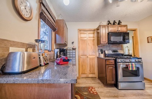 Aspen Brook Cabin | Walk to National Park! Mountain Cabin w/Fireplace