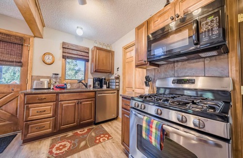 Aspen Brook Cabin | Walk to National Park! Mountain Cabin w/Fireplace