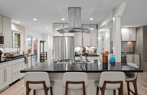 Flagstaff House | Walk to Pearl St | Hot Tub | Garden | Prime Location