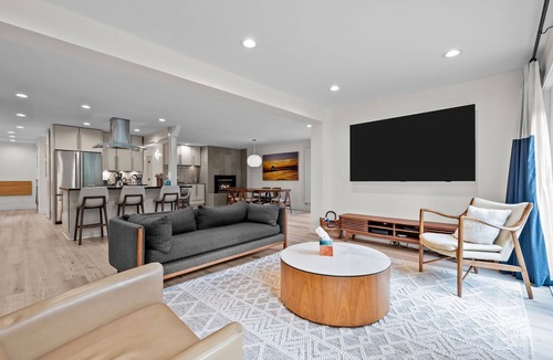 Flagstaff House | Walk to Pearl St | Hot Tub | Garden | Prime Location