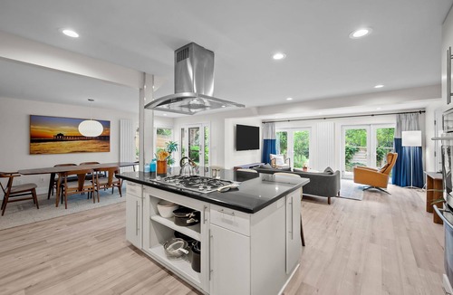 Flagstaff House | Walk to Pearl St | Hot Tub | Garden | Prime Location