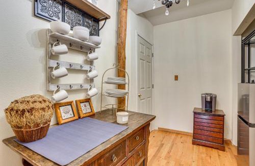 Larkspur Apartment | Walk to Ren Fest Larkspur Farmhouse Hideaway