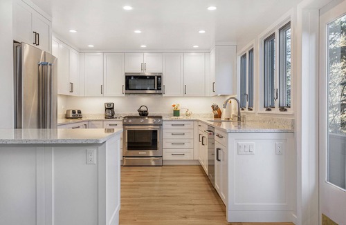 Vail House | Walk to Skiing and Vail Village - Private Hot Tub & Prestigious Forest Road Location