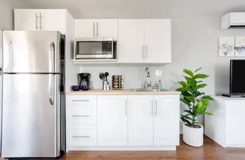 Platt Park House | Walk to Top Restaurants From Platt Park Retreat