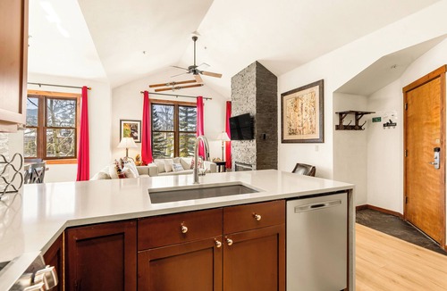 Historic District Condo | Walk to Town/Lifts. Mtn View. Pool, Hot Tubs.
