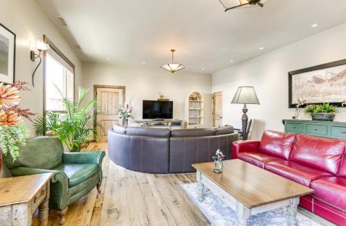 Carbondale Apartment | Walkable Apt in Carbondale Luxury Artists Loft