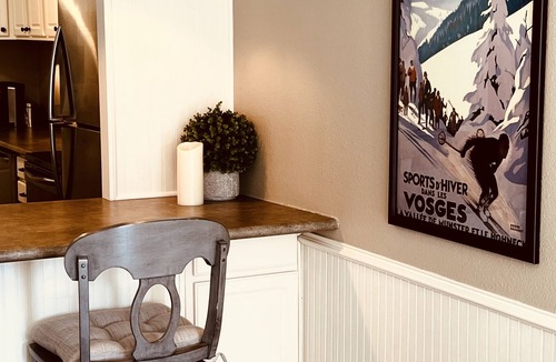 Broadmoor Cottage | Walkable to The Broadmoor Hotel, Seven Falls and Stratton Open Space