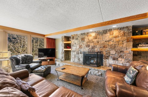 Lakeside Village Condo | Walking Distance to Keystone Conference Center, Mountain Views
