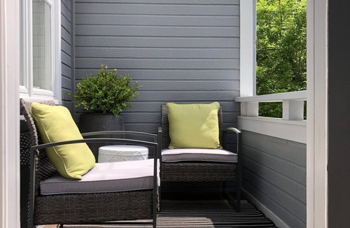 Whittier House | Walnut Mews - Quiet Creekside townhome next to Pearl Street