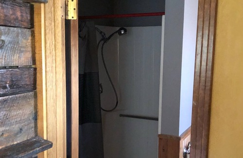 Nathrop Apartment | Wapiti Getaway near Mount Princeton Hot Springs, Nathrop, With private hot tub