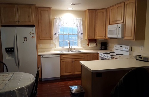 Markham Cottage | Weekend getaway short distance from DC/Northern Virginia
