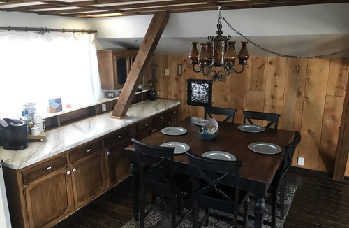 Palisade House | Welcome to wine country Colorado, relax @ the Palisade Chalet on your next trip.