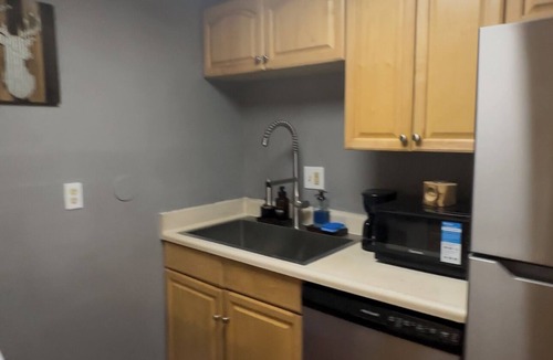 Lakewood Condo | Welcome to your charming 1-bedroom, condo close to the foothills and downtown