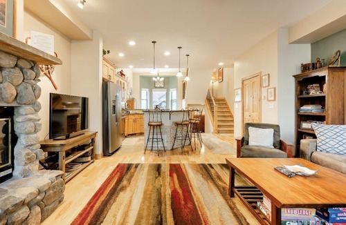 Warrior's Mark House | Welcome to your ideal mountain retreat! Village Point 101 is beautifully decorat