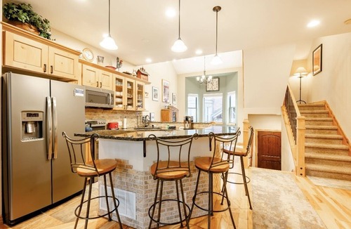 Warrior's Mark House | Welcome to your ideal mountain retreat! Village Point 101 is beautifully decorat