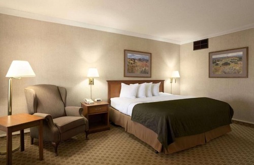Trinidad Hotel | Welcoming Room with Complimentary Tasty Breakfast | Pool Access