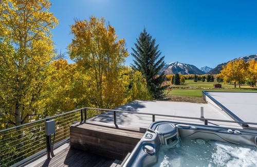 Aspen House | West Aspen contemporary with unblocked views