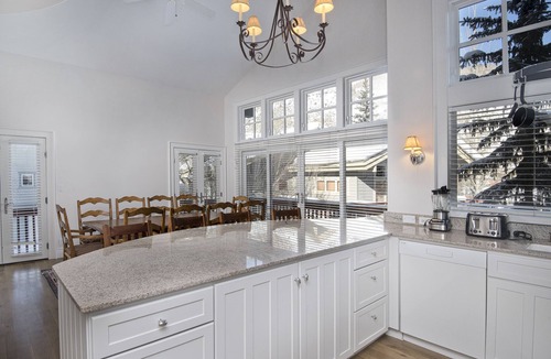 Intermountain House | West Vail Home | Steps to Bus | 5 Mins to Vail Village | Stephen's Park