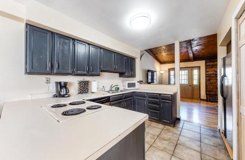 Intermountain Apartment | West Vail Mountain Escape & Kinnikinnick Sunshine House