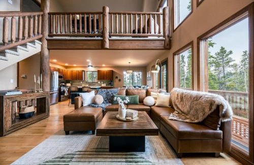 Valley of the Sun House | Whispering Pine Chalet - HotTub, Sauna, StargazingNet