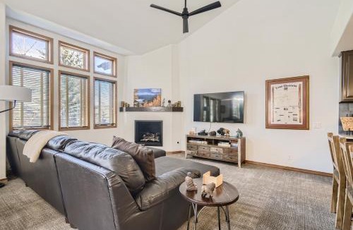 Peak 8 House | White Wolf #890 - Great Home with Private Outdoor Hot Tub - Shuttle to Slopes