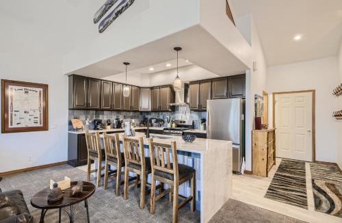Peak 8 House | White Wolf #890 - Great Home with Private Outdoor Hot Tub - Shuttle to Slopes