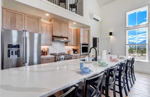 Buena Vista House | Whitewater Villa! 5BR Lux South Main Home!